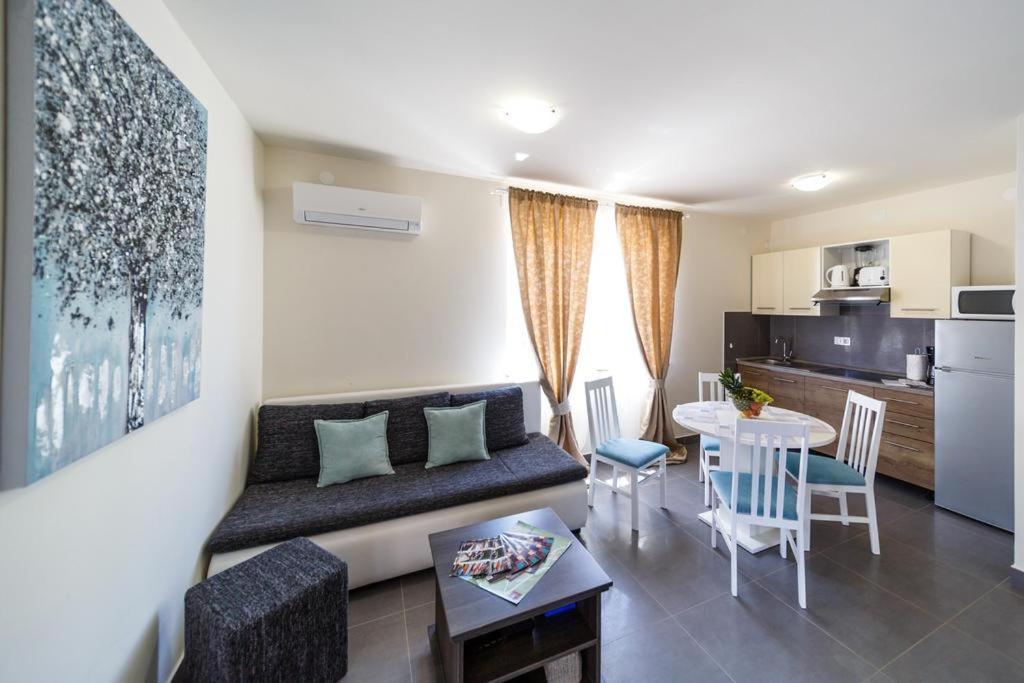 Apartments Leondori Krk Town Zewnętrze zdjęcie