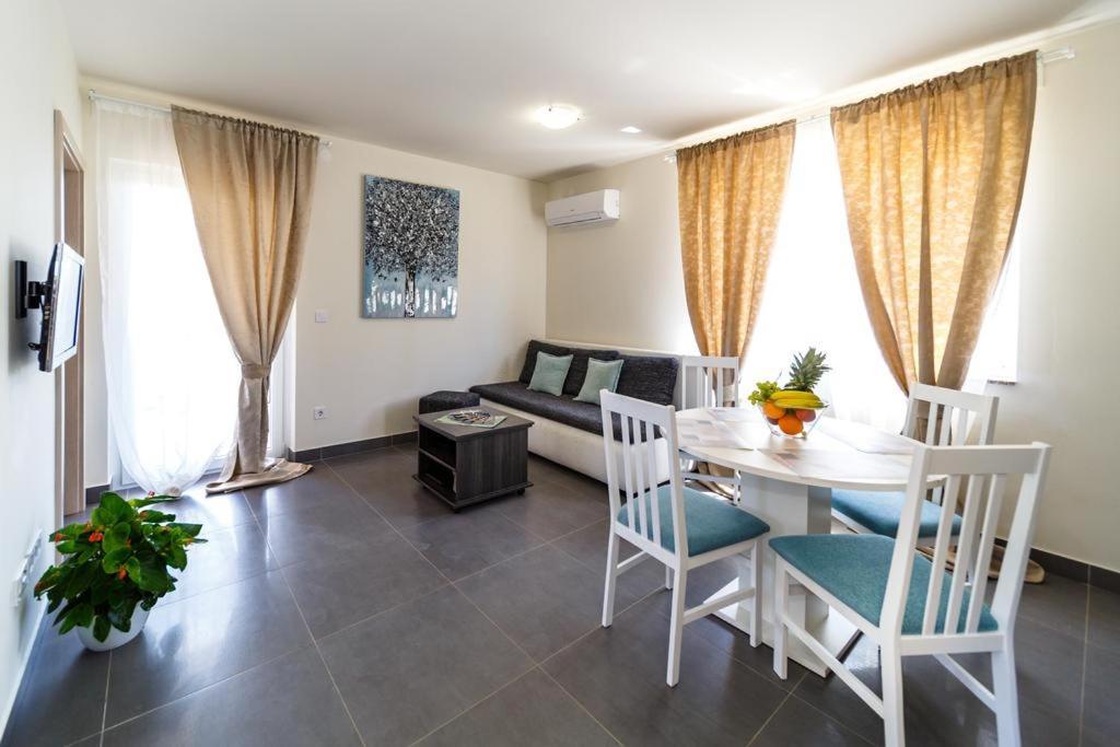 Apartments Leondori Krk Town Zewnętrze zdjęcie