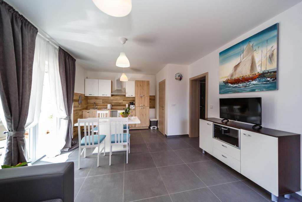 Apartments Leondori Krk Town Zewnętrze zdjęcie