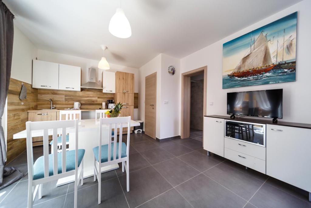 Apartments Leondori Krk Town Zewnętrze zdjęcie