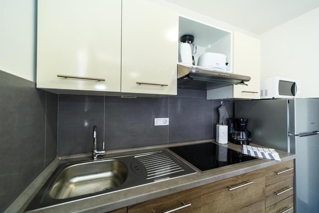 Apartments Leondori Krk Town Zewnętrze zdjęcie