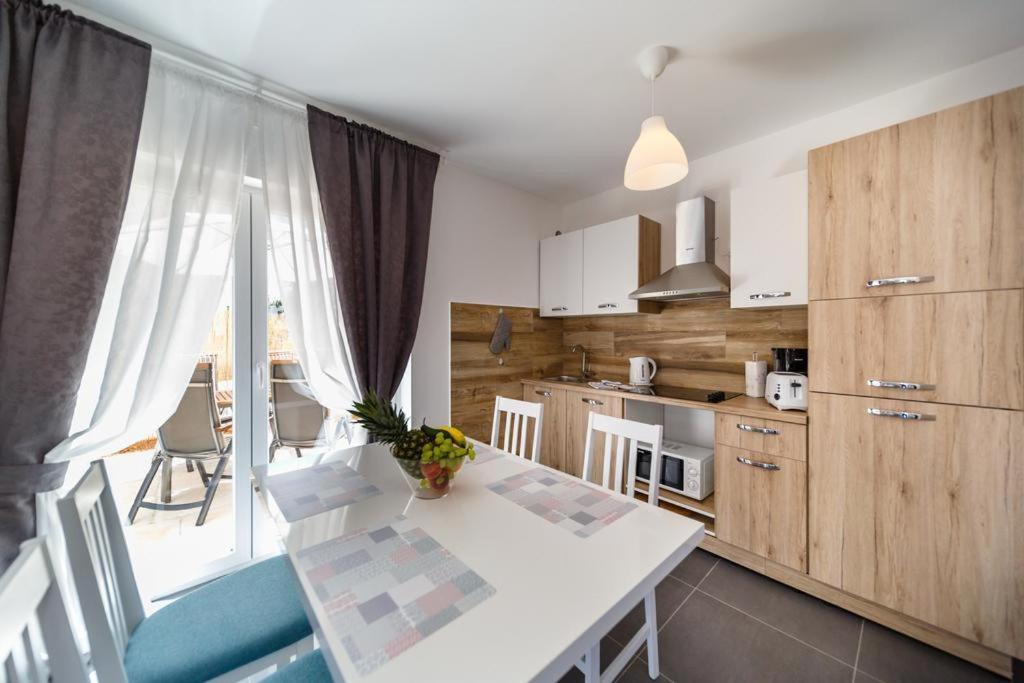 Apartments Leondori Krk Town Zewnętrze zdjęcie