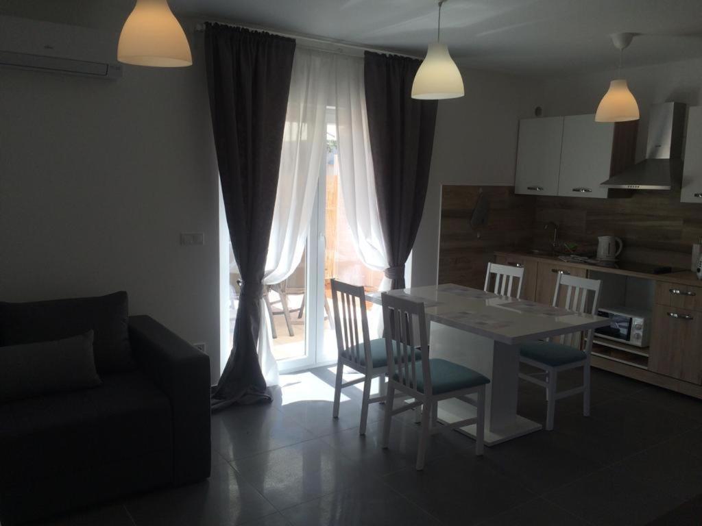 Apartments Leondori Krk Town Zewnętrze zdjęcie